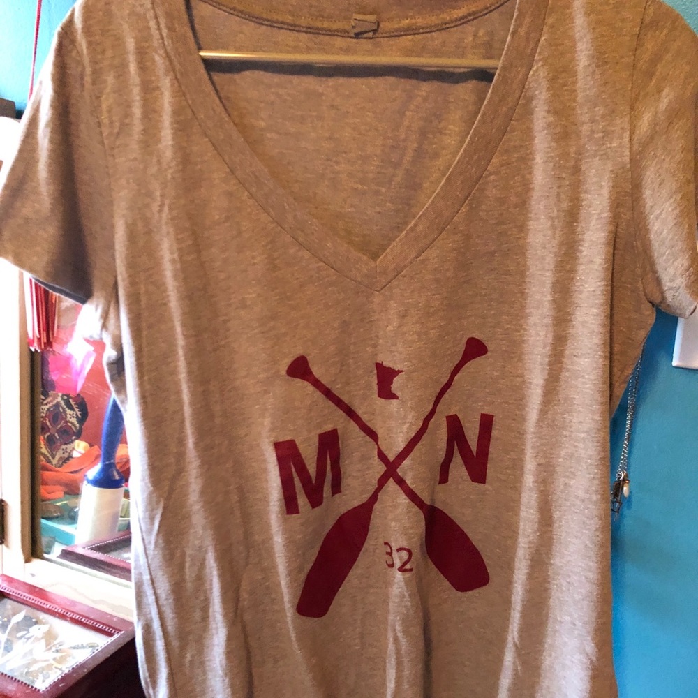 Women’s MN Paddle V-neck T-shirt
